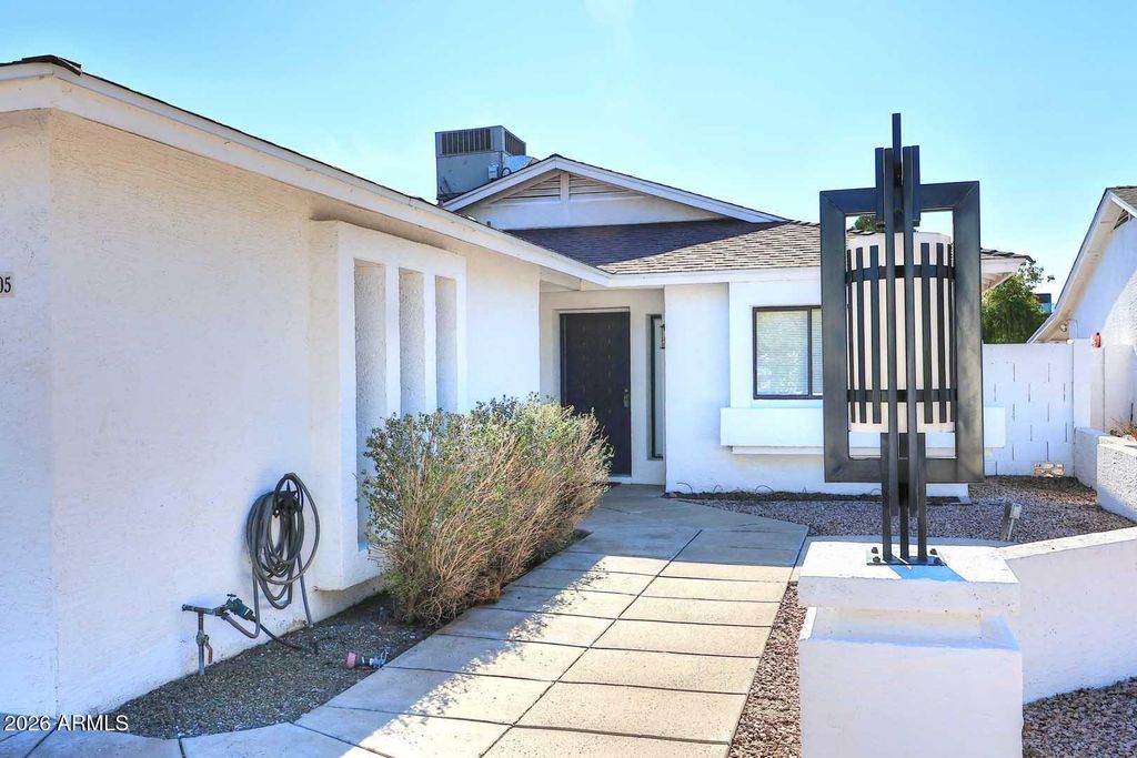 Photo of 505 W Fellars Drive, Phoenix, AZ 85023 (MLS # 6973469)