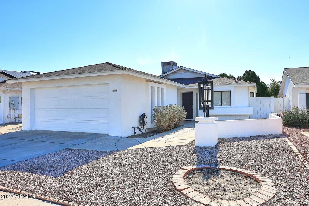 Photo of 505 W Fellars Drive, Phoenix, AZ 85023 (MLS # 6973469)