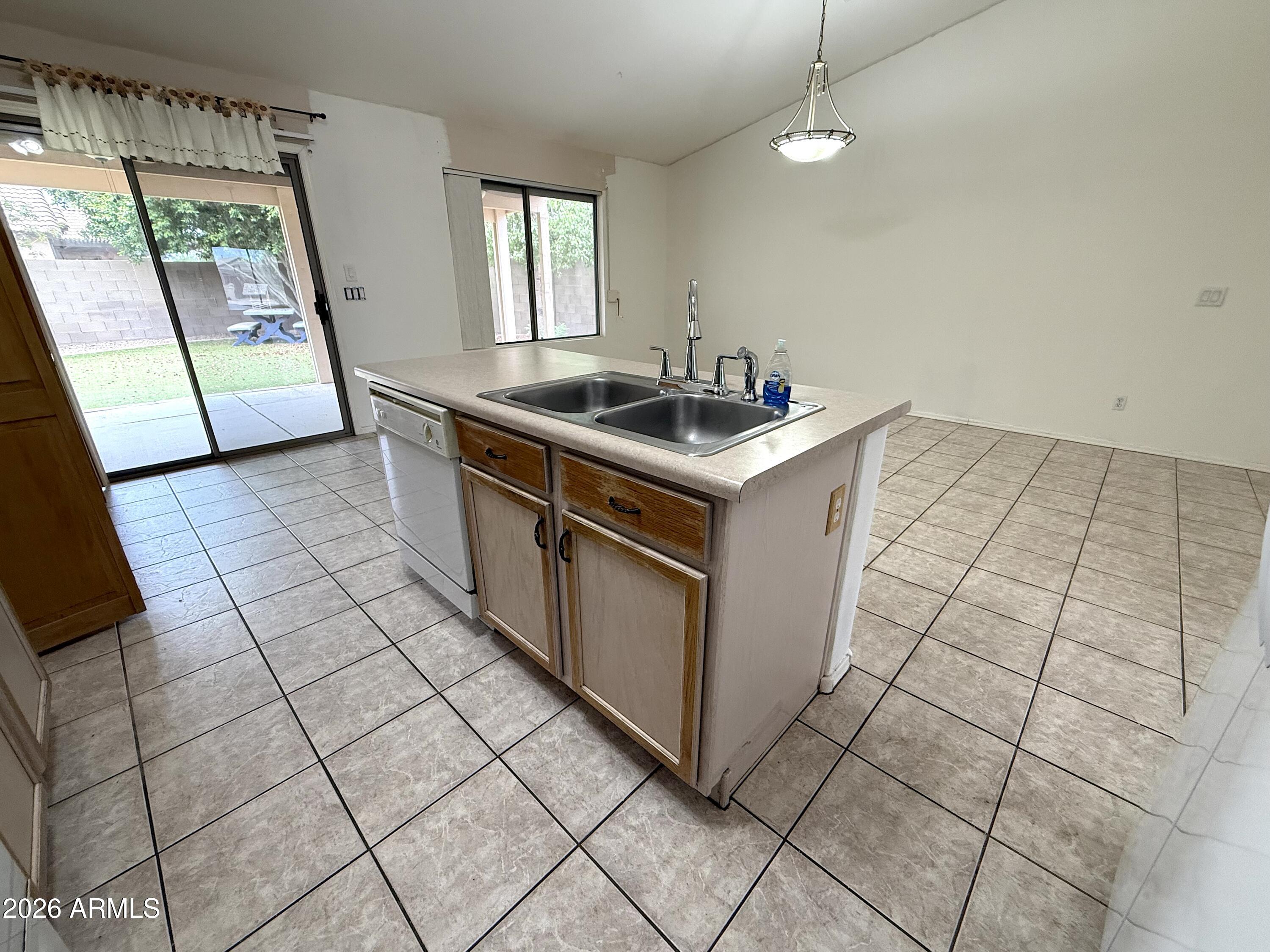 10781 W ROBIN Lane W