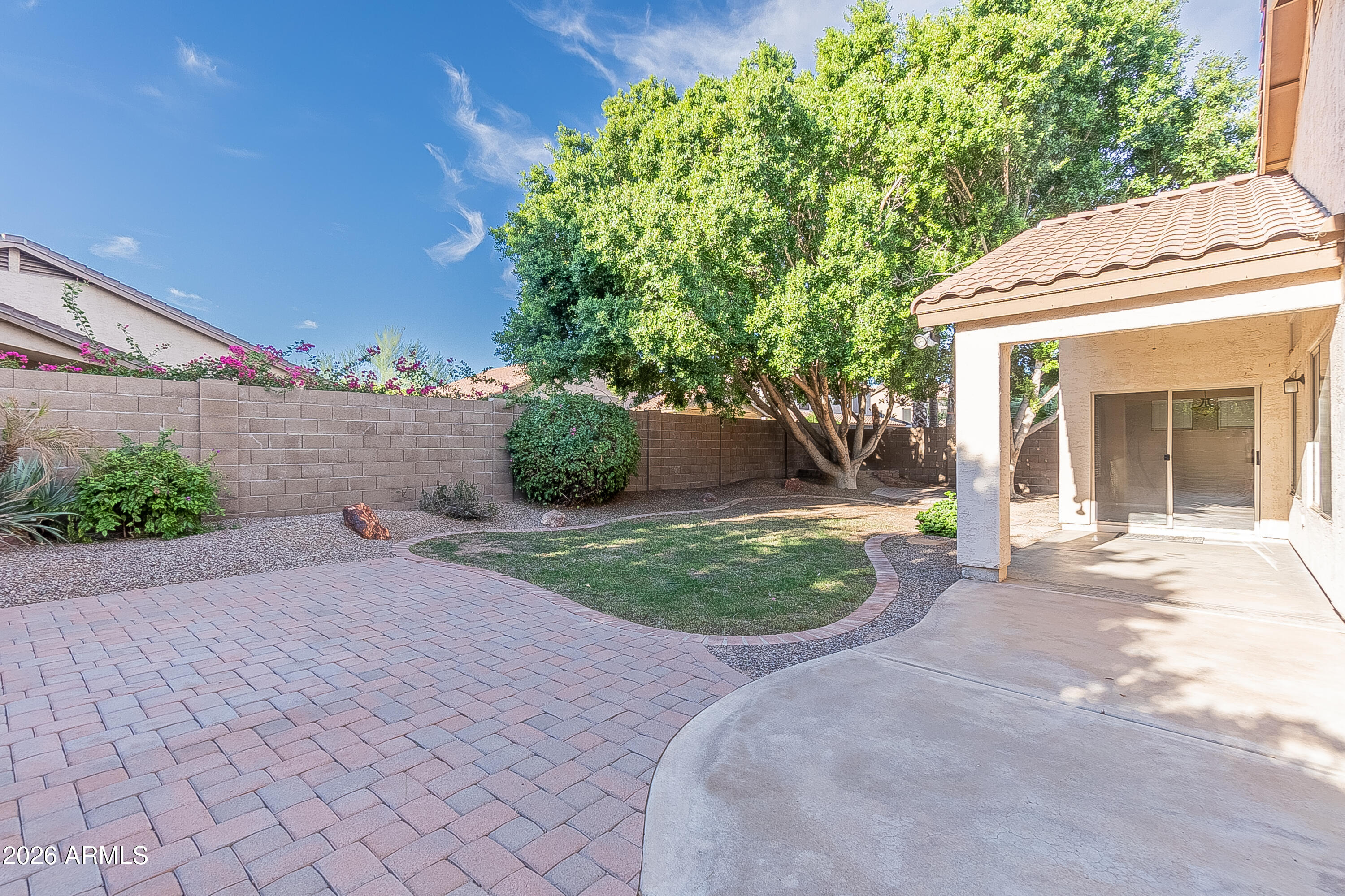 1049 W VAUGHN Avenue