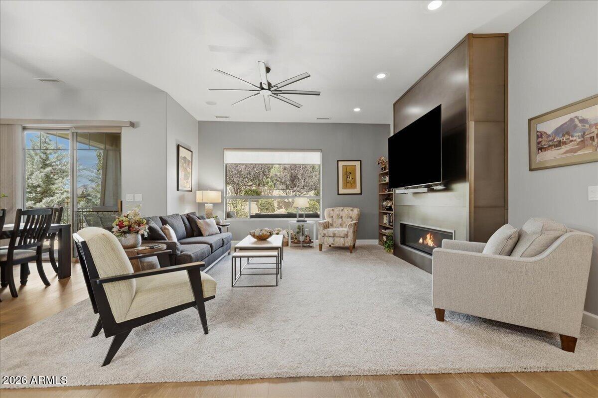 1227 PEBBLE Springs