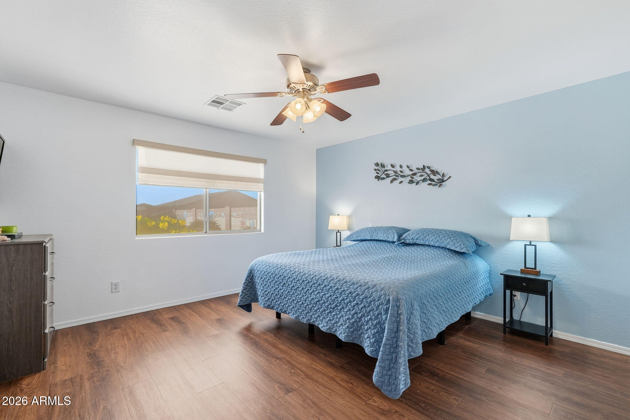 273 W HAWTHORNE Drive