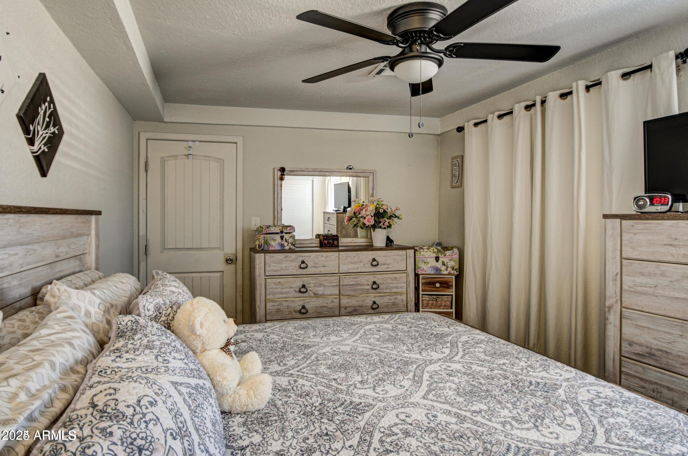 2108 W HADLEY Street