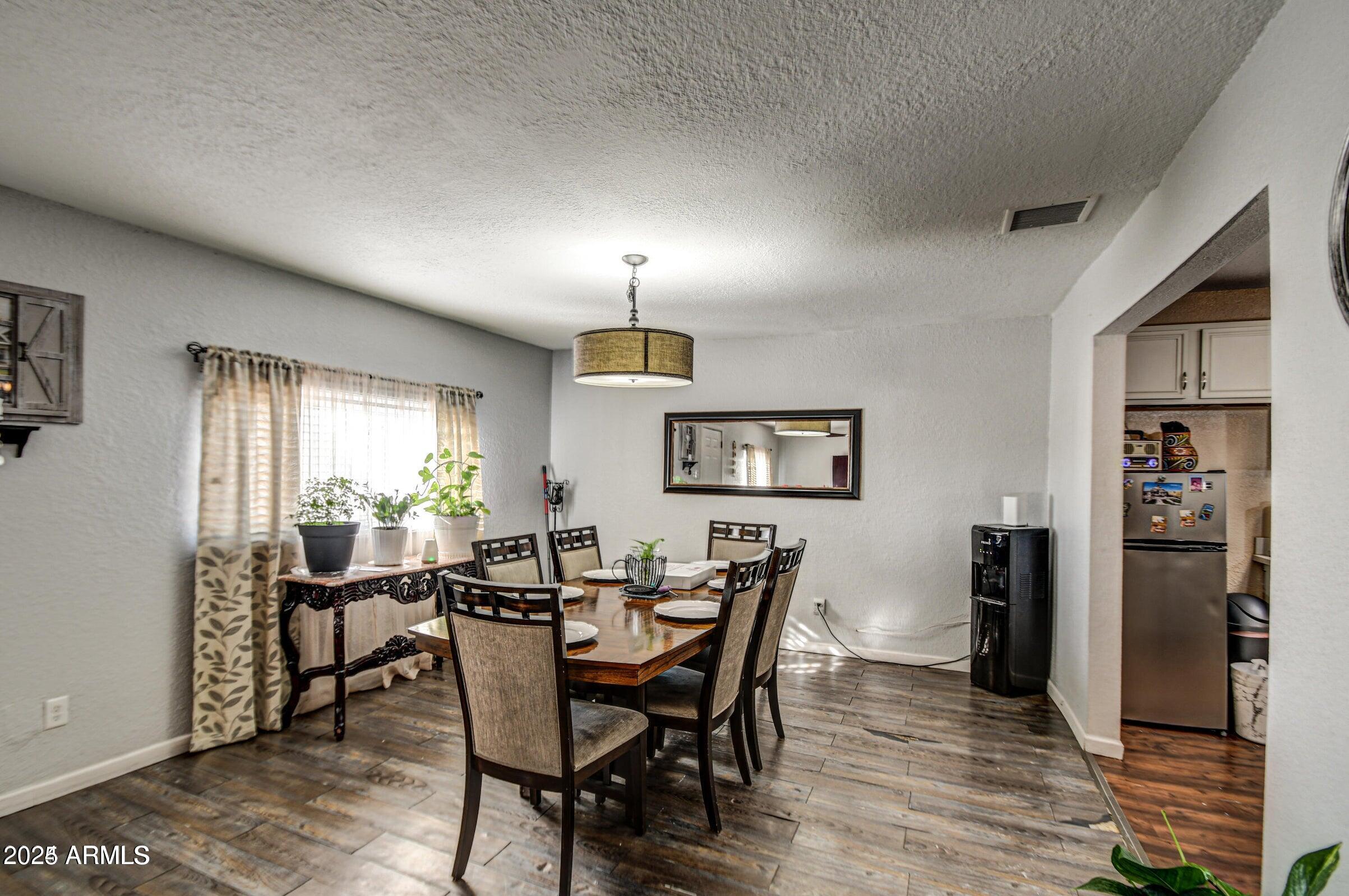 2108 W HADLEY Street