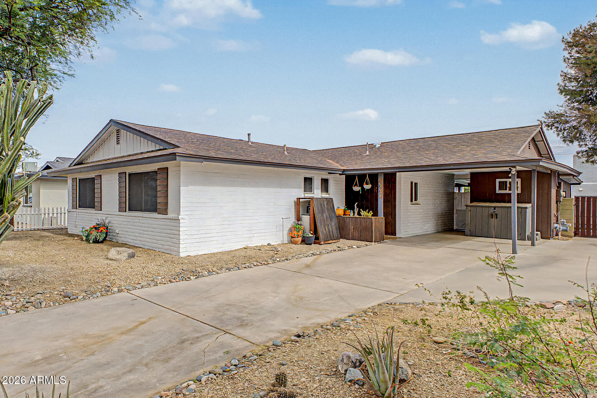2234 E PARADISE Drive