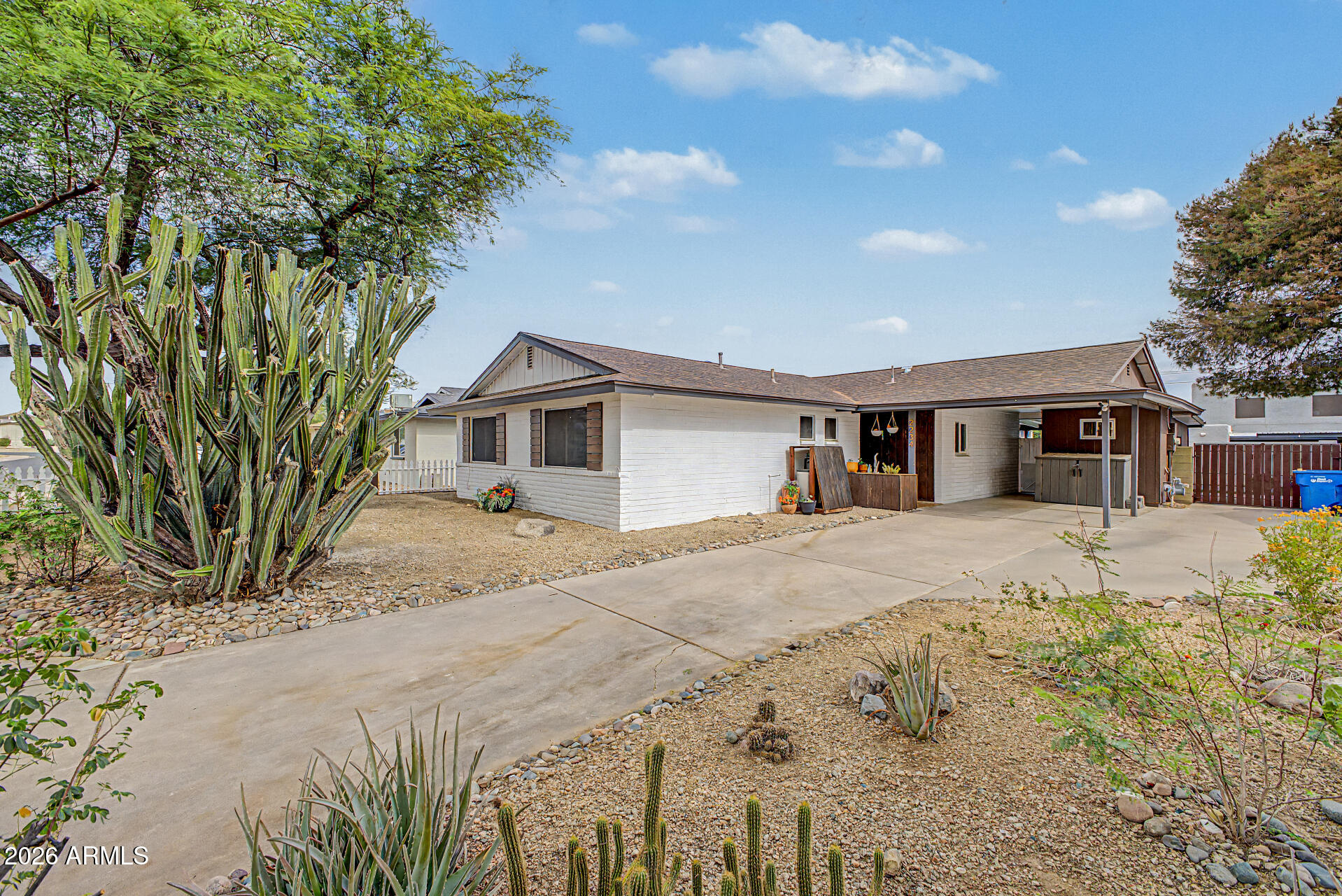 2234 E PARADISE Drive