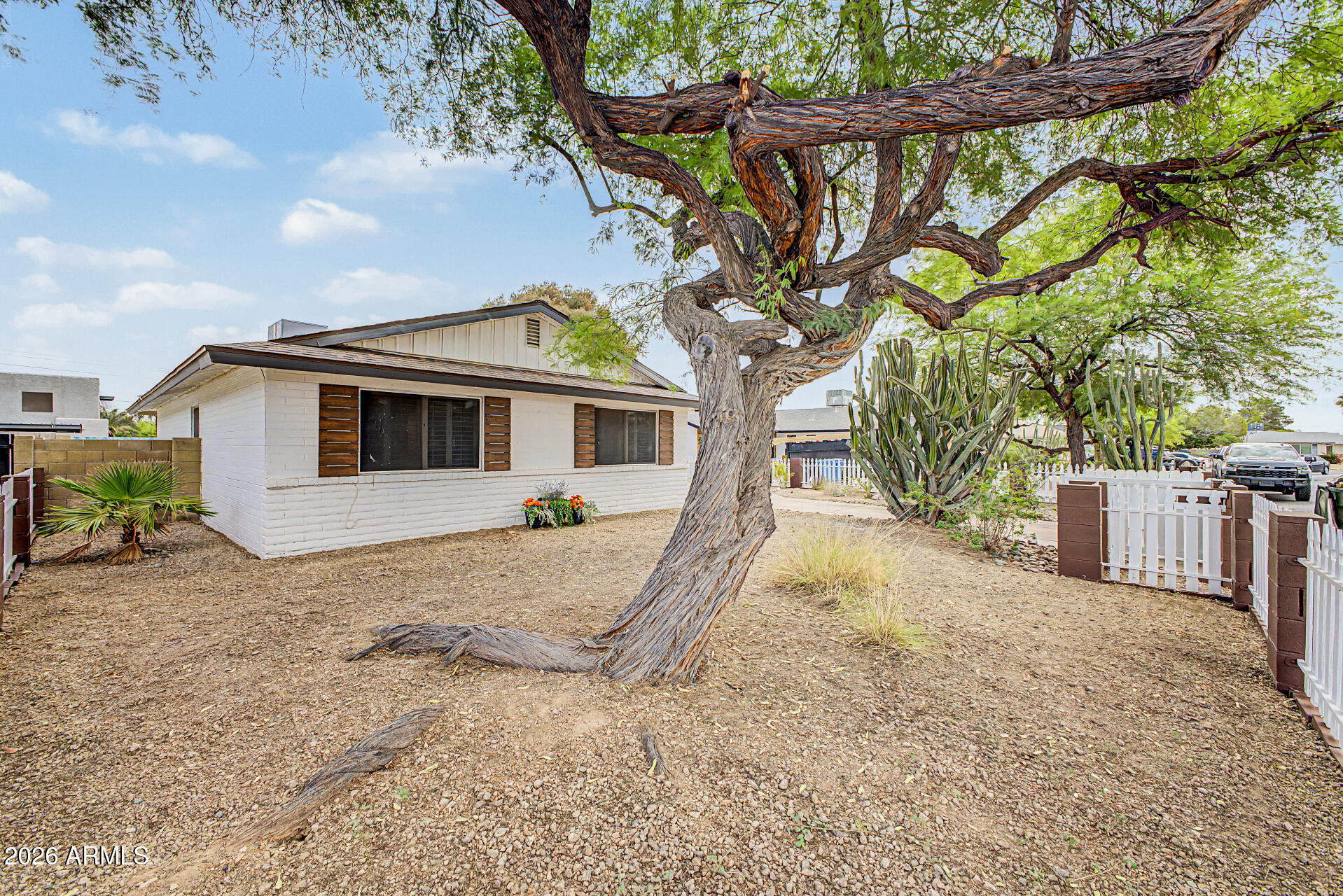 2234 E PARADISE Drive