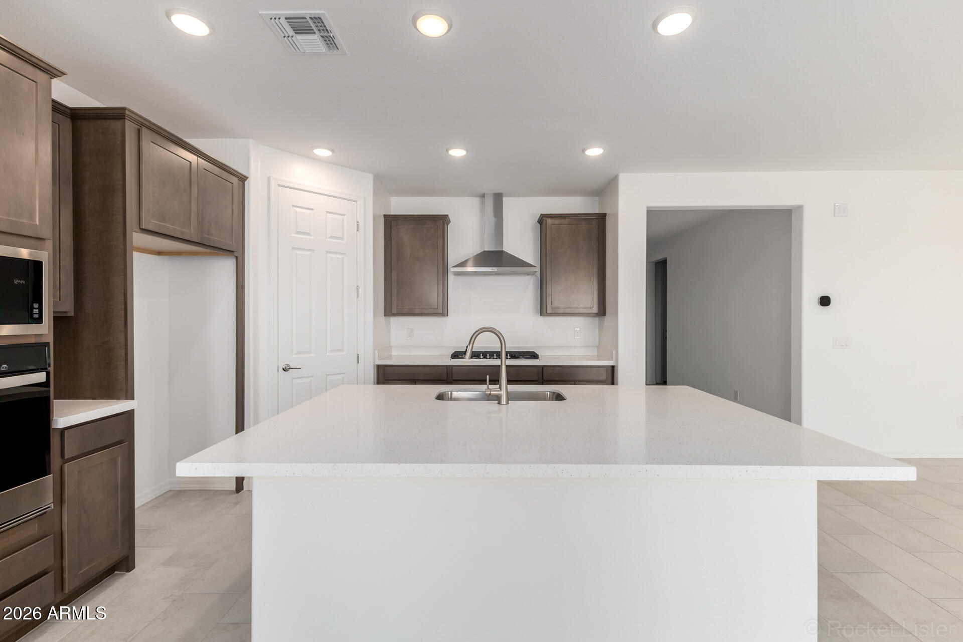 657 W Riparian Drive