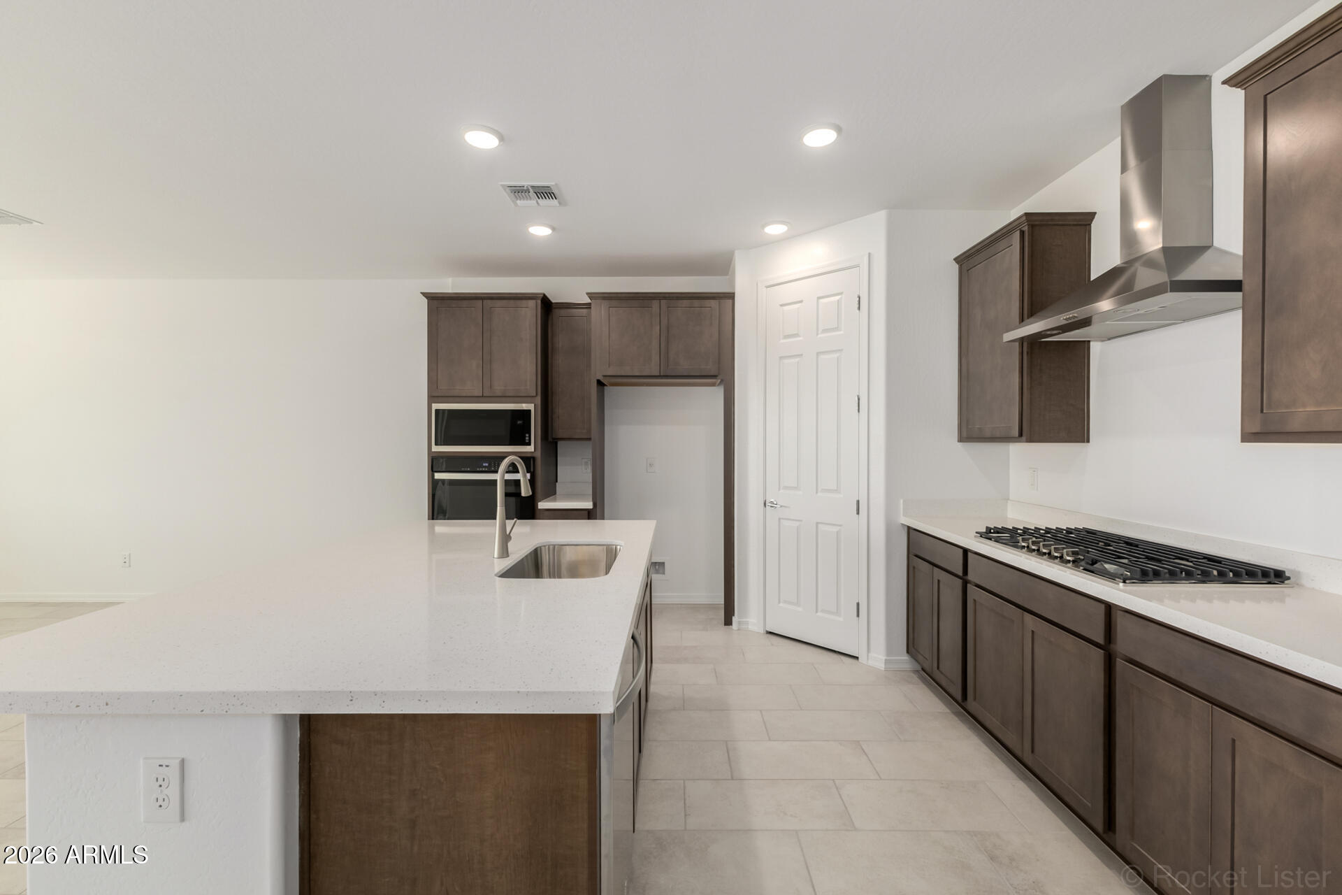 657 W Riparian Drive