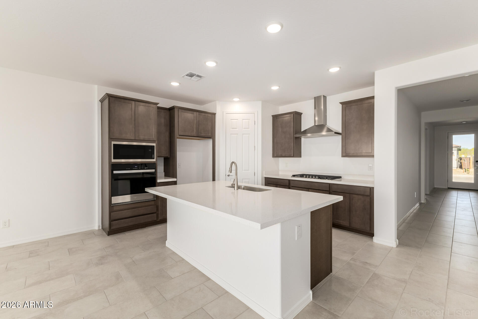 657 W Riparian Drive