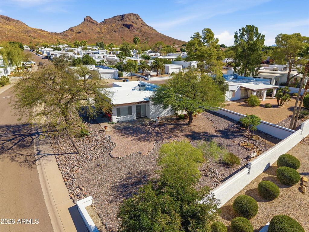 Photo of 1301 E Canterbury Drive, Phoenix, AZ 85022 (MLS # 7001568)