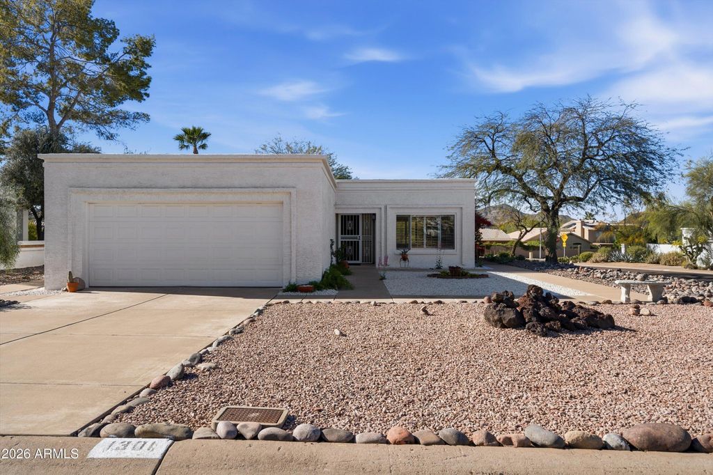 Photo of 1301 E Canterbury Drive, Phoenix, AZ 85022 (MLS # 7001568)