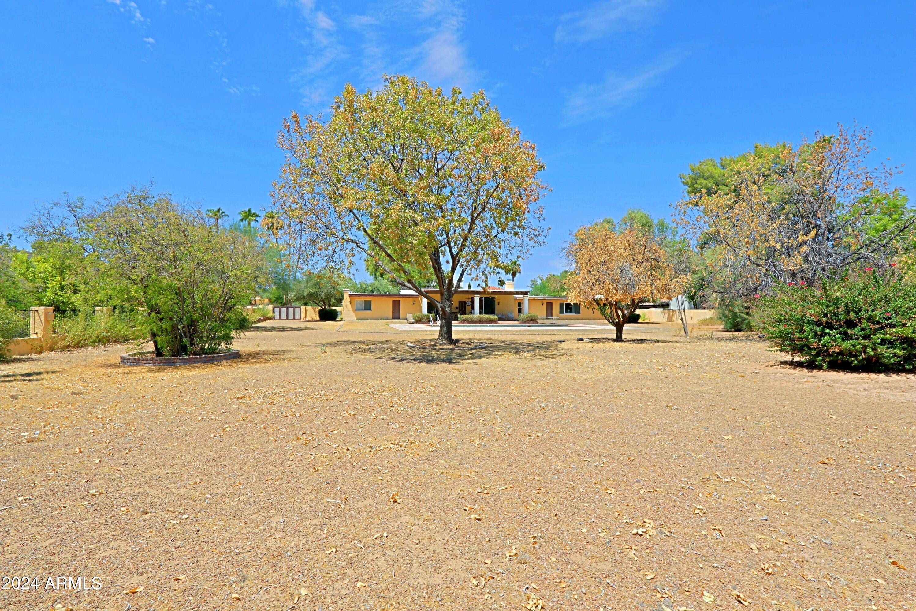 CAMELBACK COUNTRY CLUB ESTATES - Residential