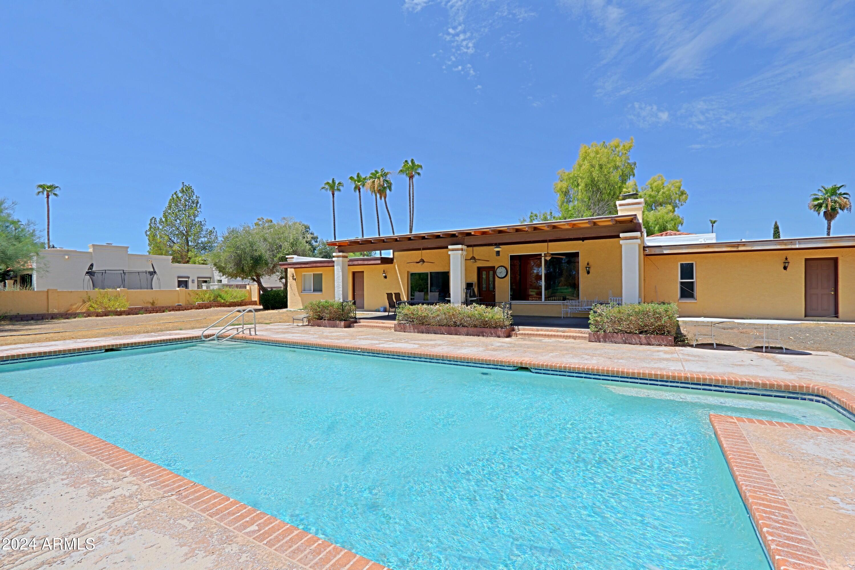 CAMELBACK COUNTRY CLUB ESTATES - Residential