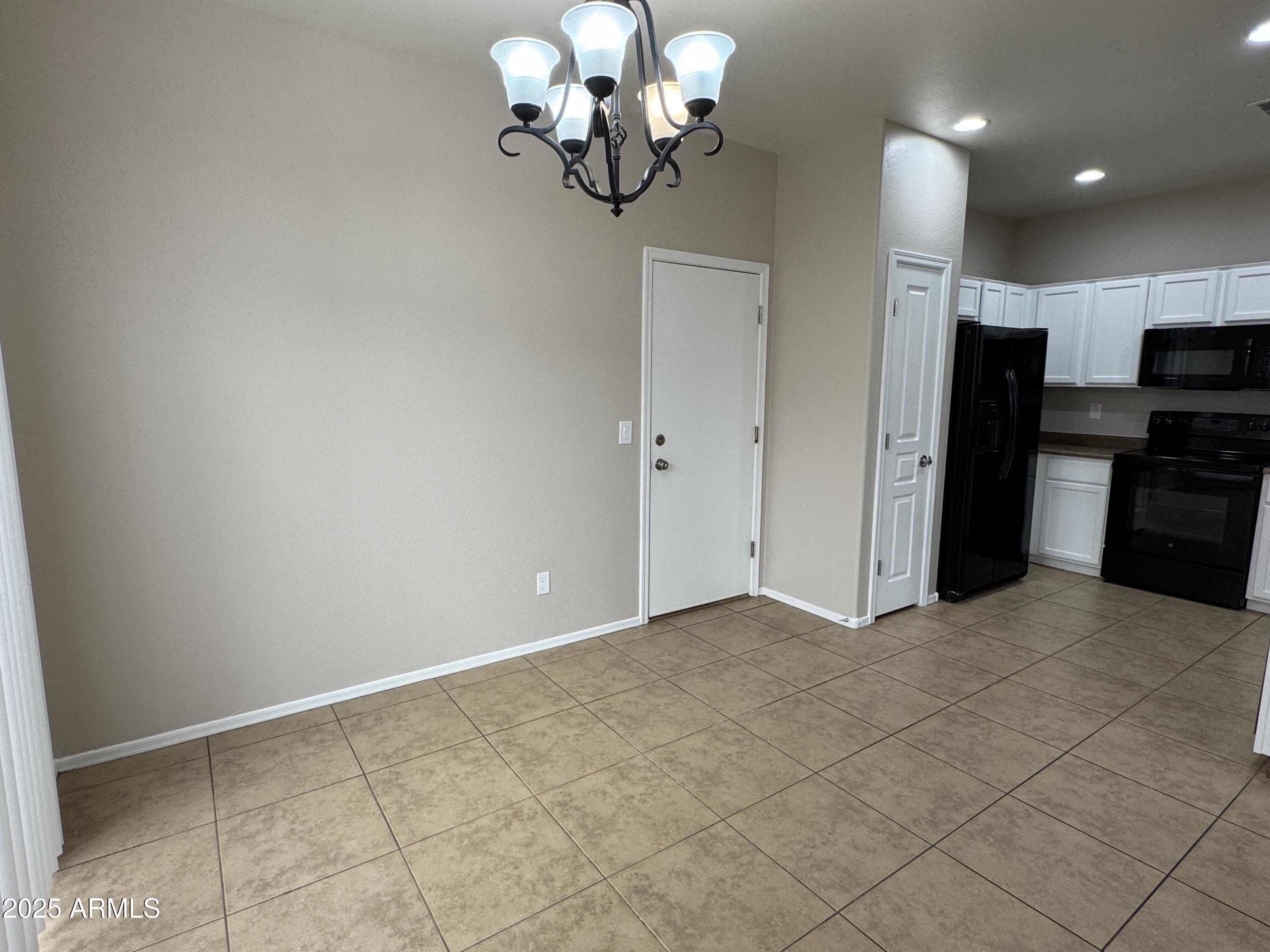 3822 E SANTA FE Lane