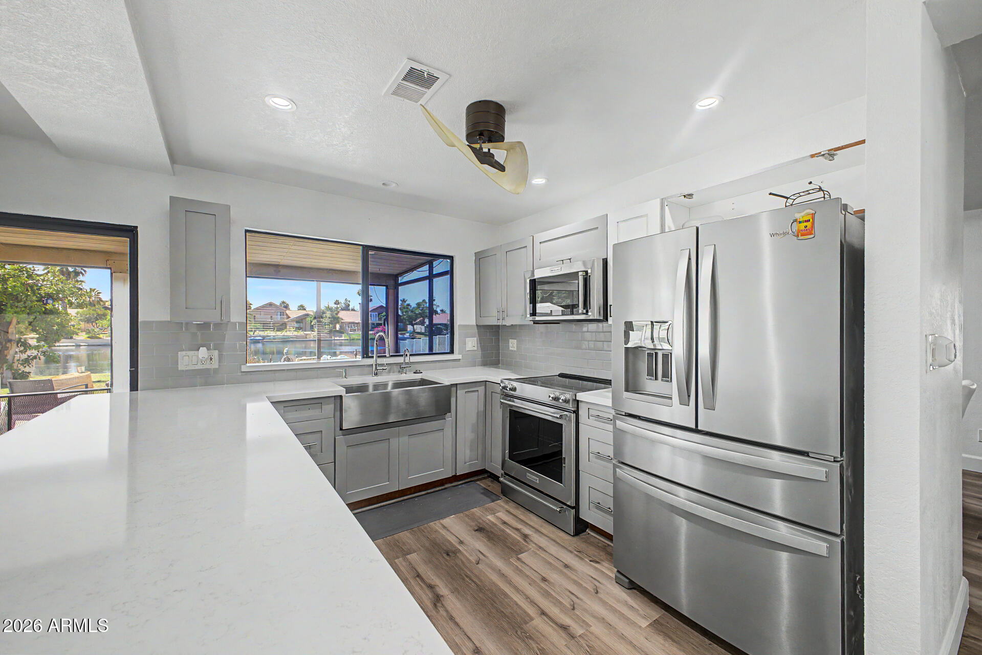 125 S LAKEVIEW Boulevard
