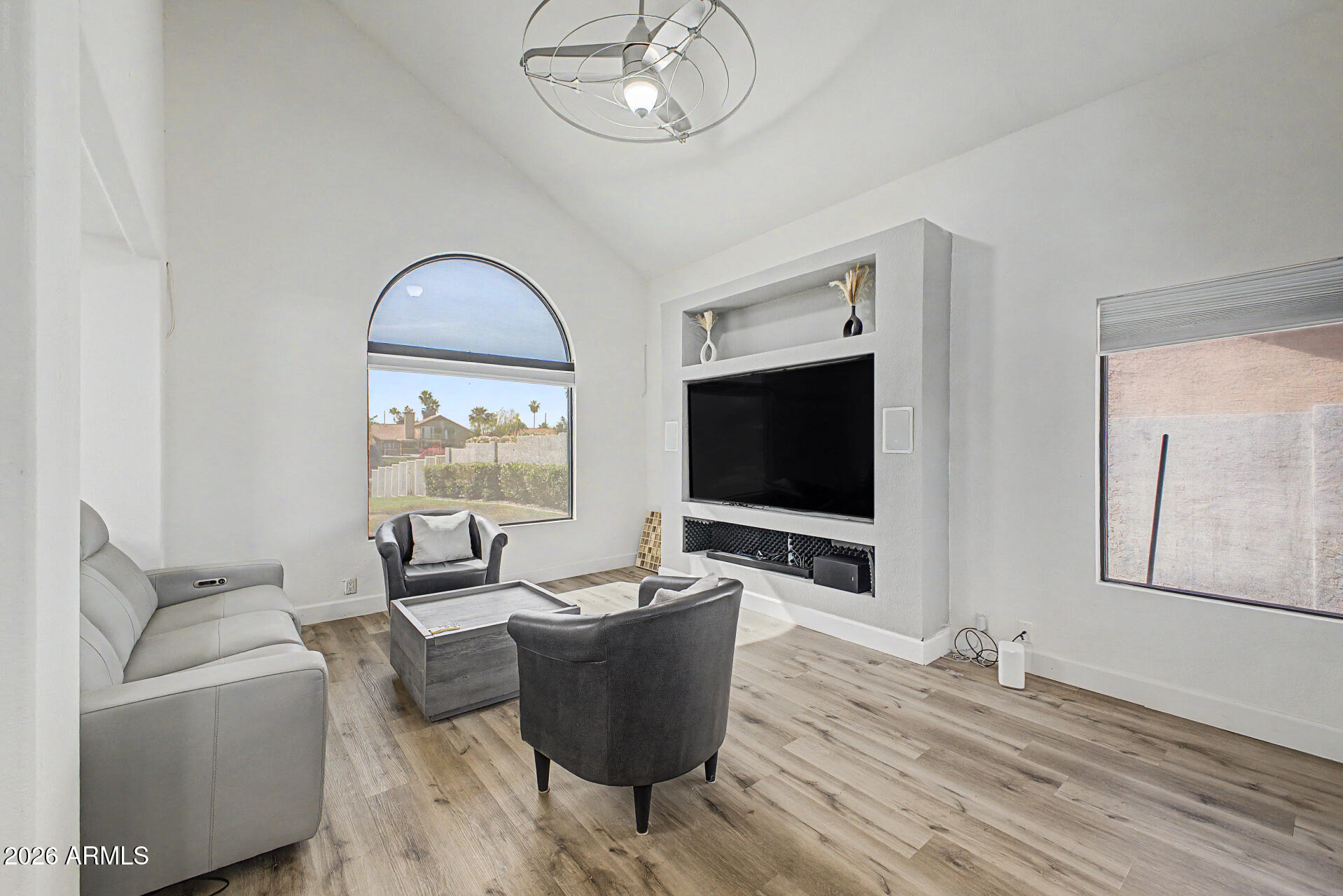 125 S LAKEVIEW Boulevard