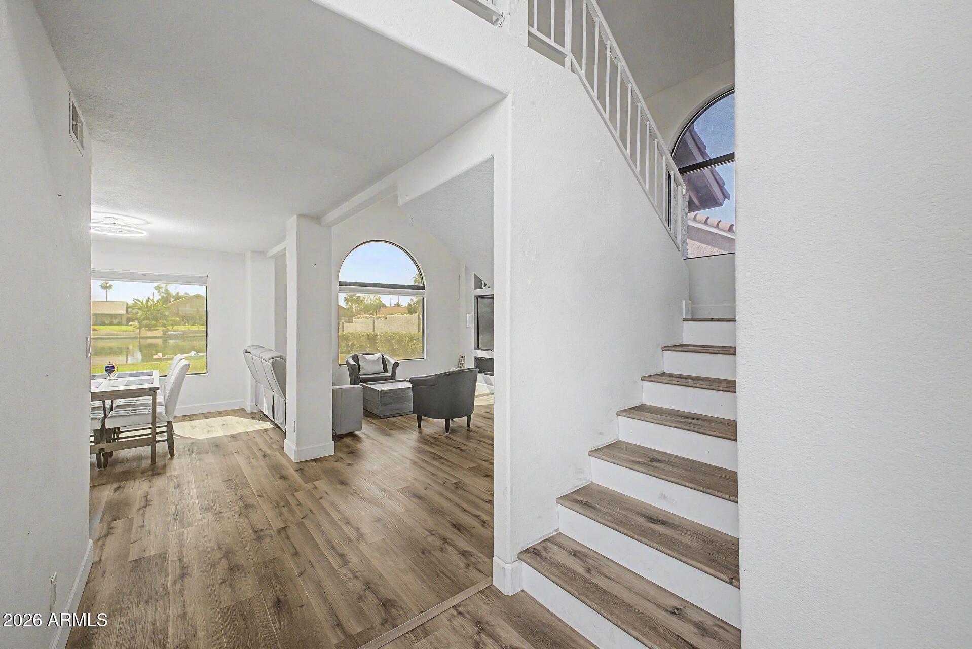 125 S LAKEVIEW Boulevard