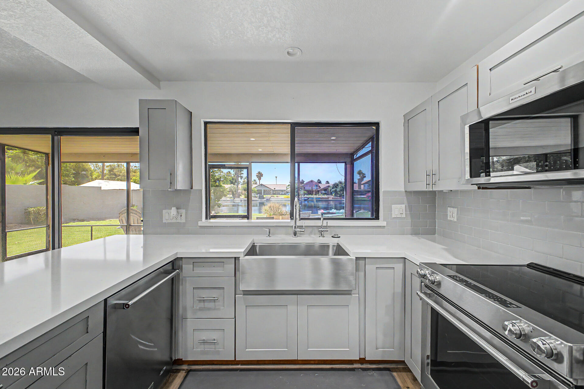 125 S LAKEVIEW Boulevard