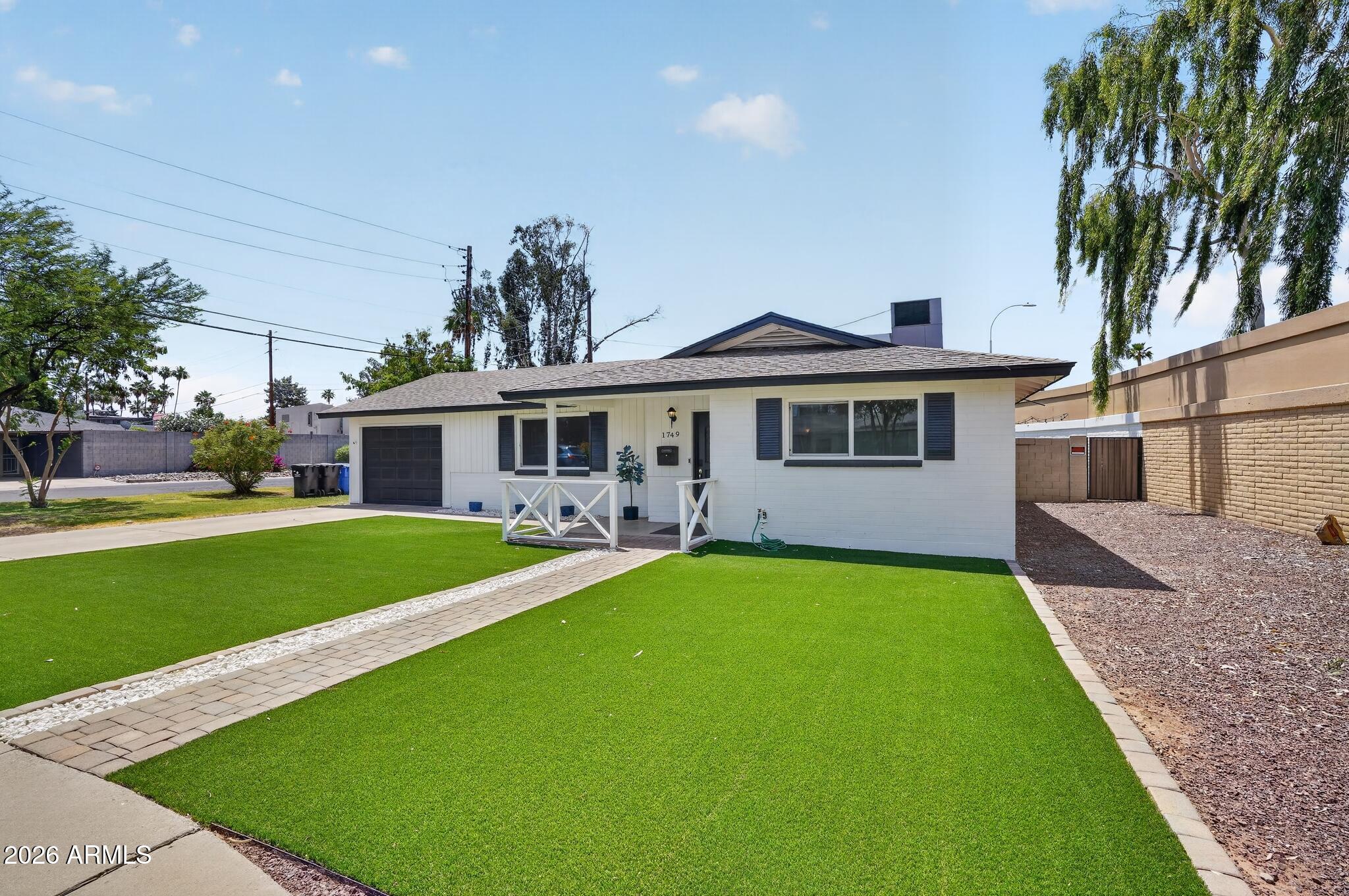 1749 E MEDLOCK Drive