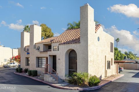 Photo of 1025 E Highland Avenue #30, Phoenix, AZ 85014 (MLS # 6955973)