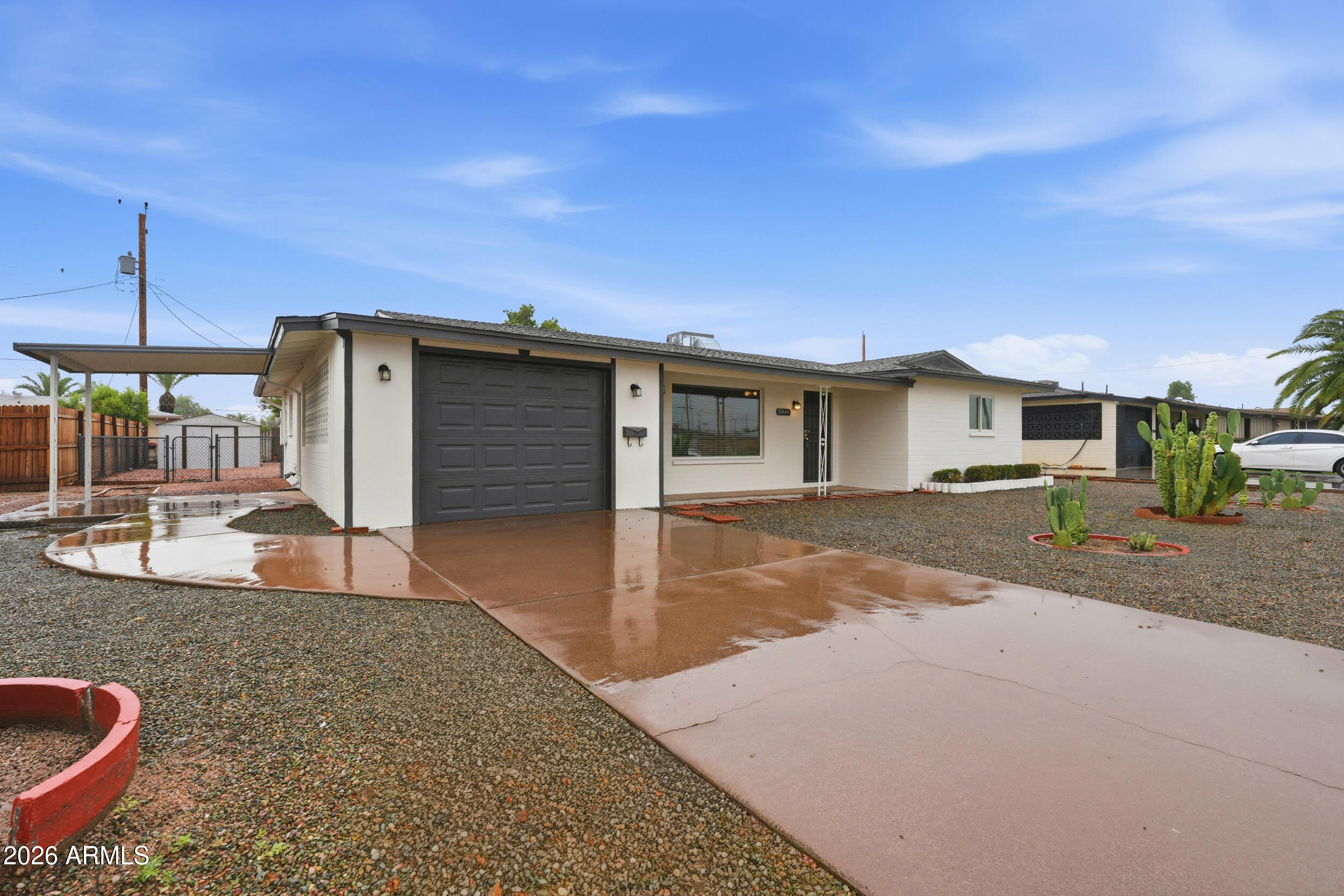 5446 E UNIVERSITY Drive