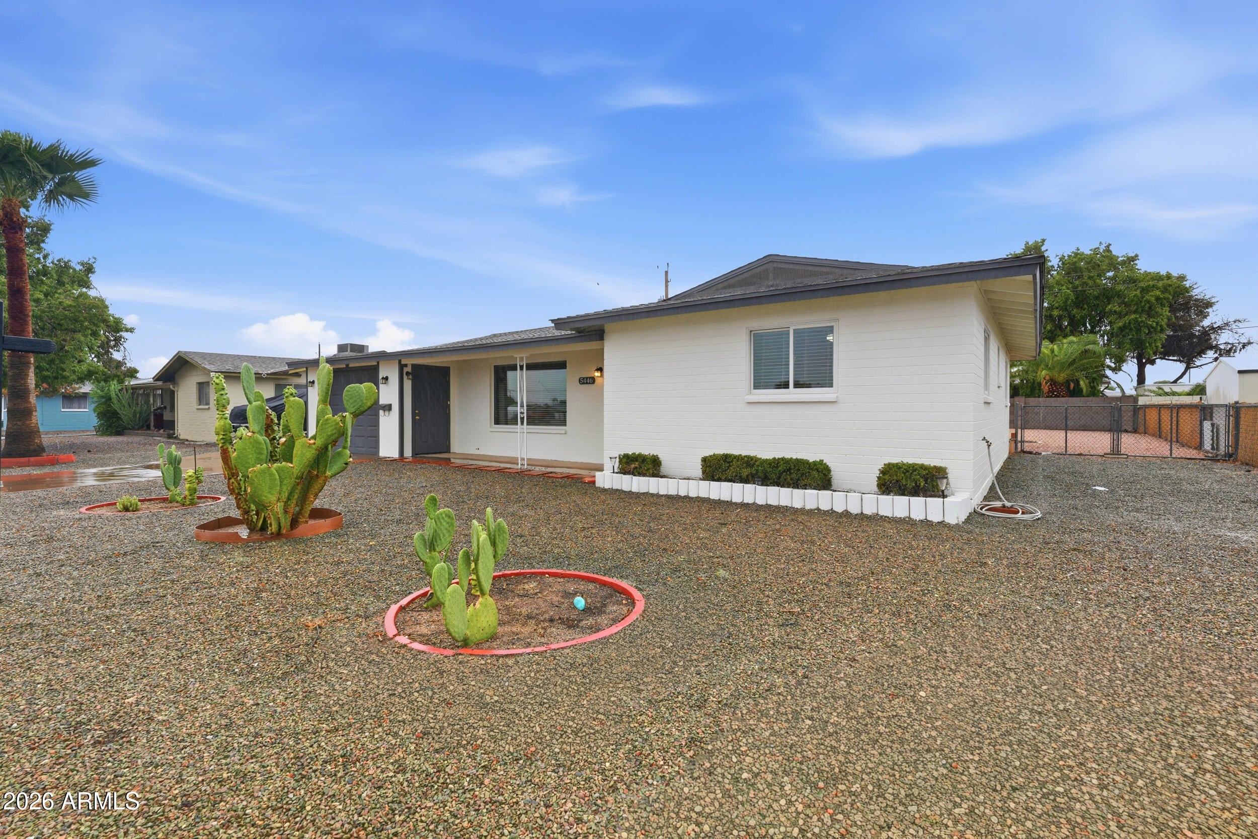 5446 E UNIVERSITY Drive