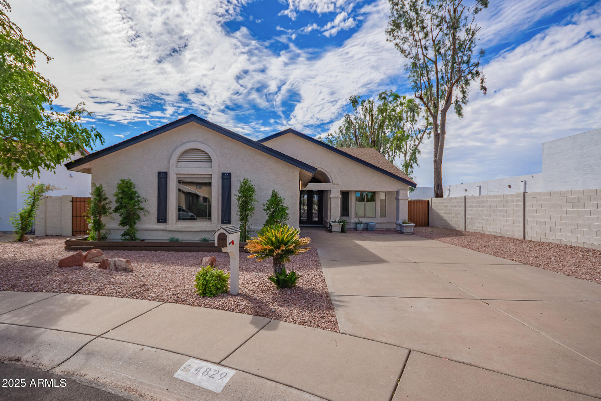 4829 E VOLTAIRE Avenue