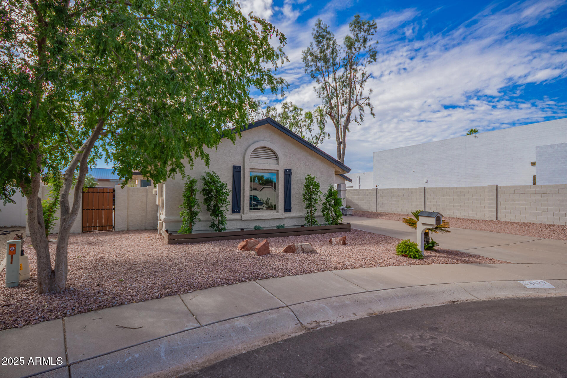 4829 E VOLTAIRE Avenue