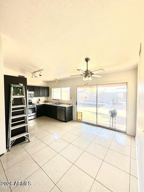 1207 E AVENIDA LUNA --