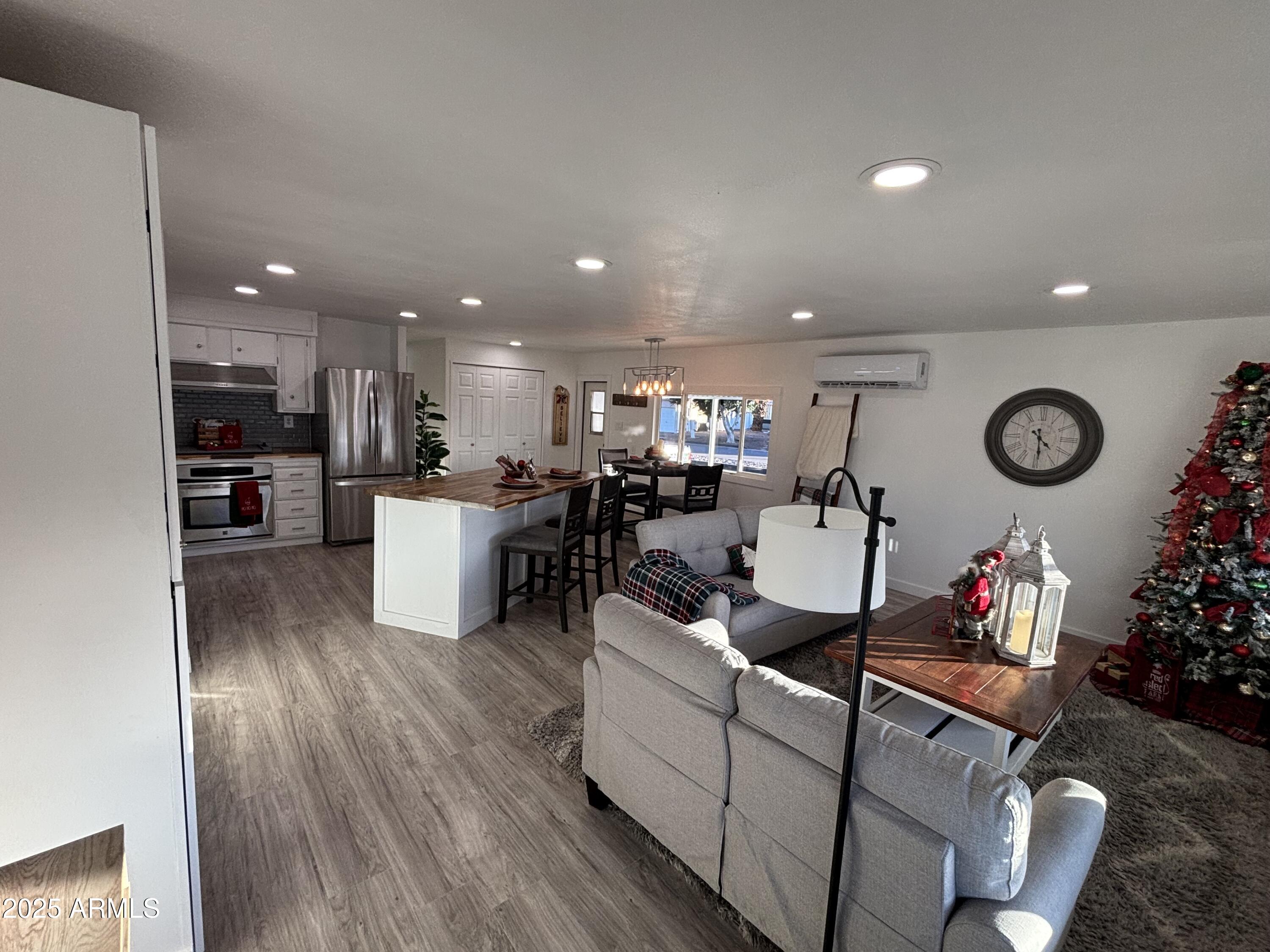 305 S VAL VISTA Drive S 94