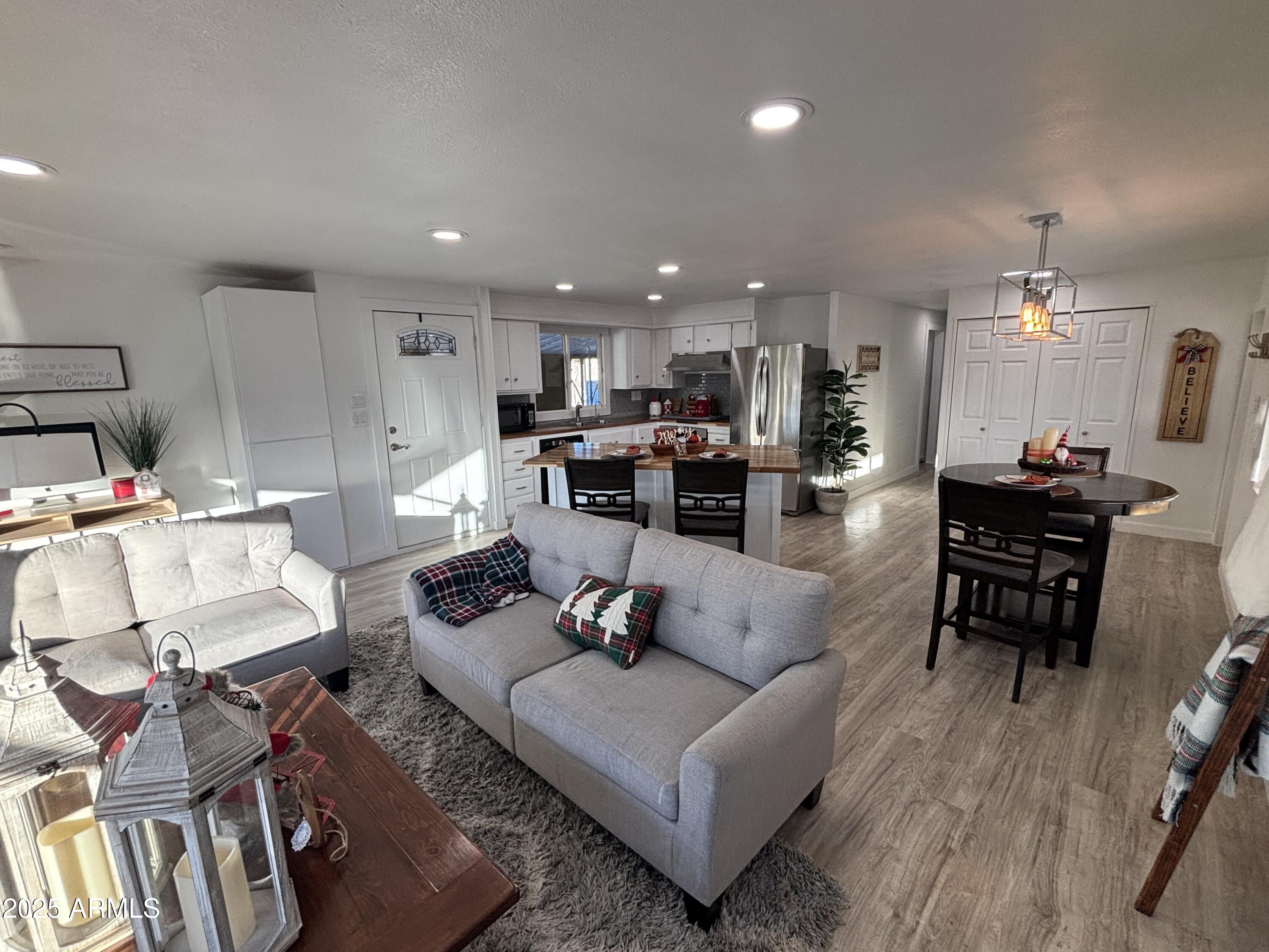 305 S VAL VISTA Drive S 94