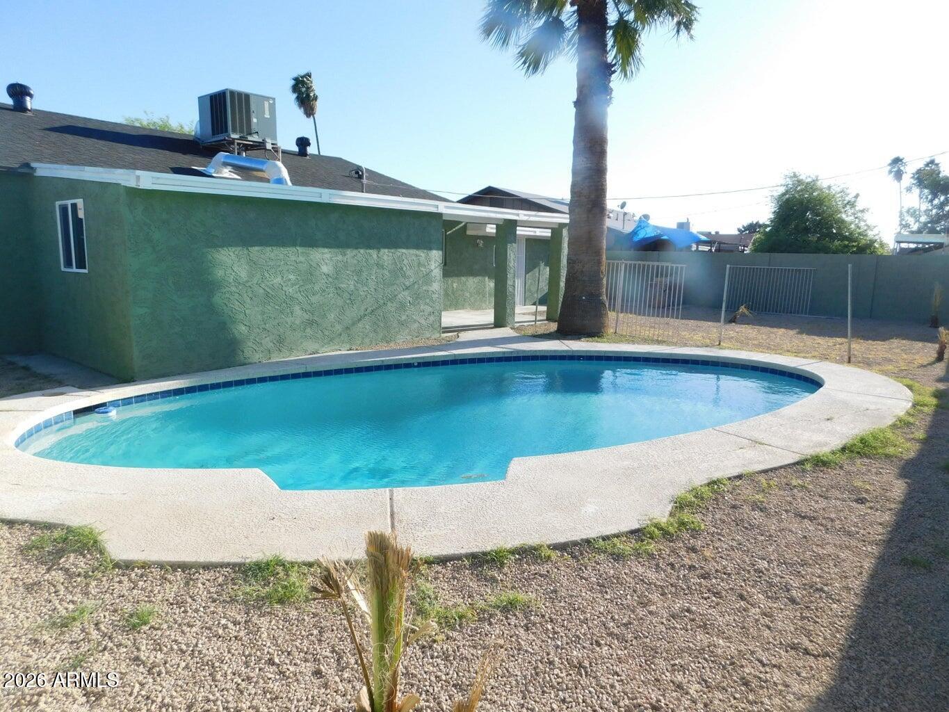 5612 W WILSHIRE Drive