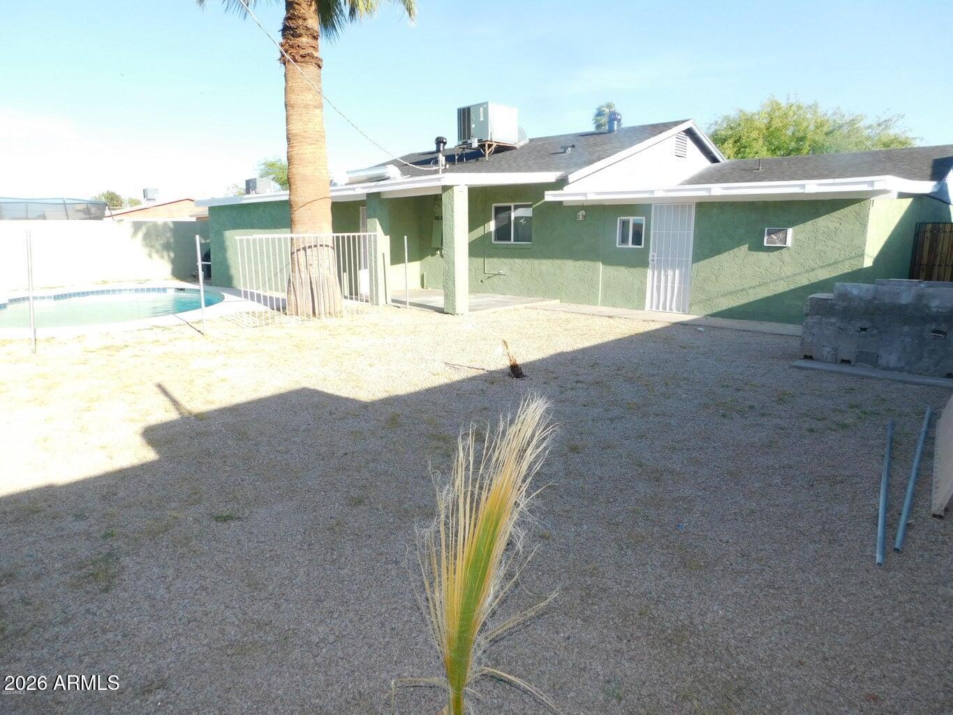 5612 W WILSHIRE Drive