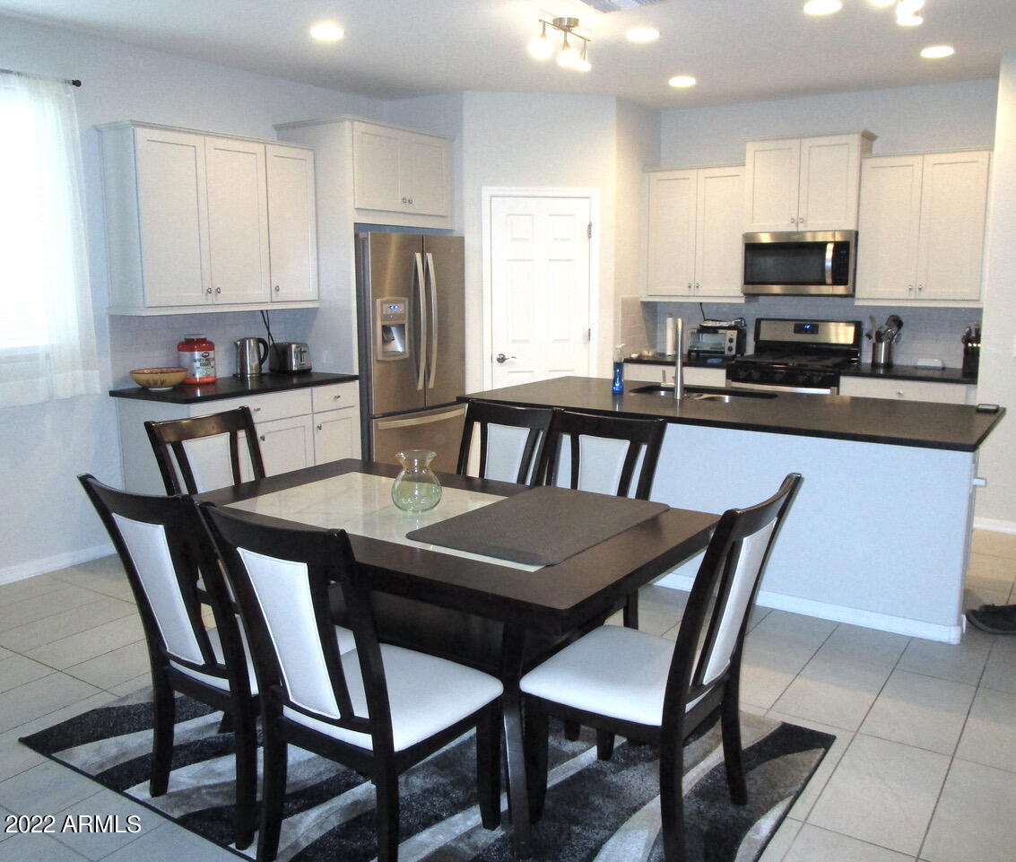 25932 W QUAIL Avenue