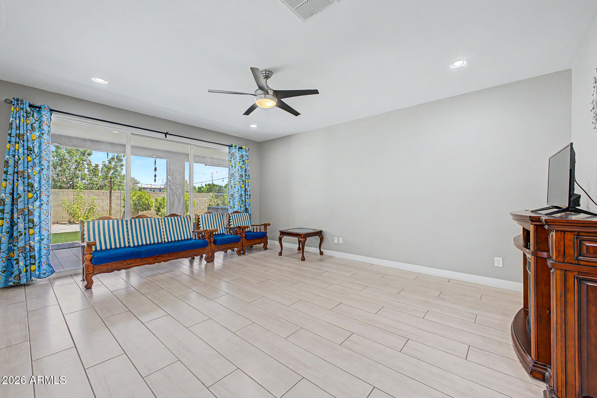 200 E WISTERIA Drive