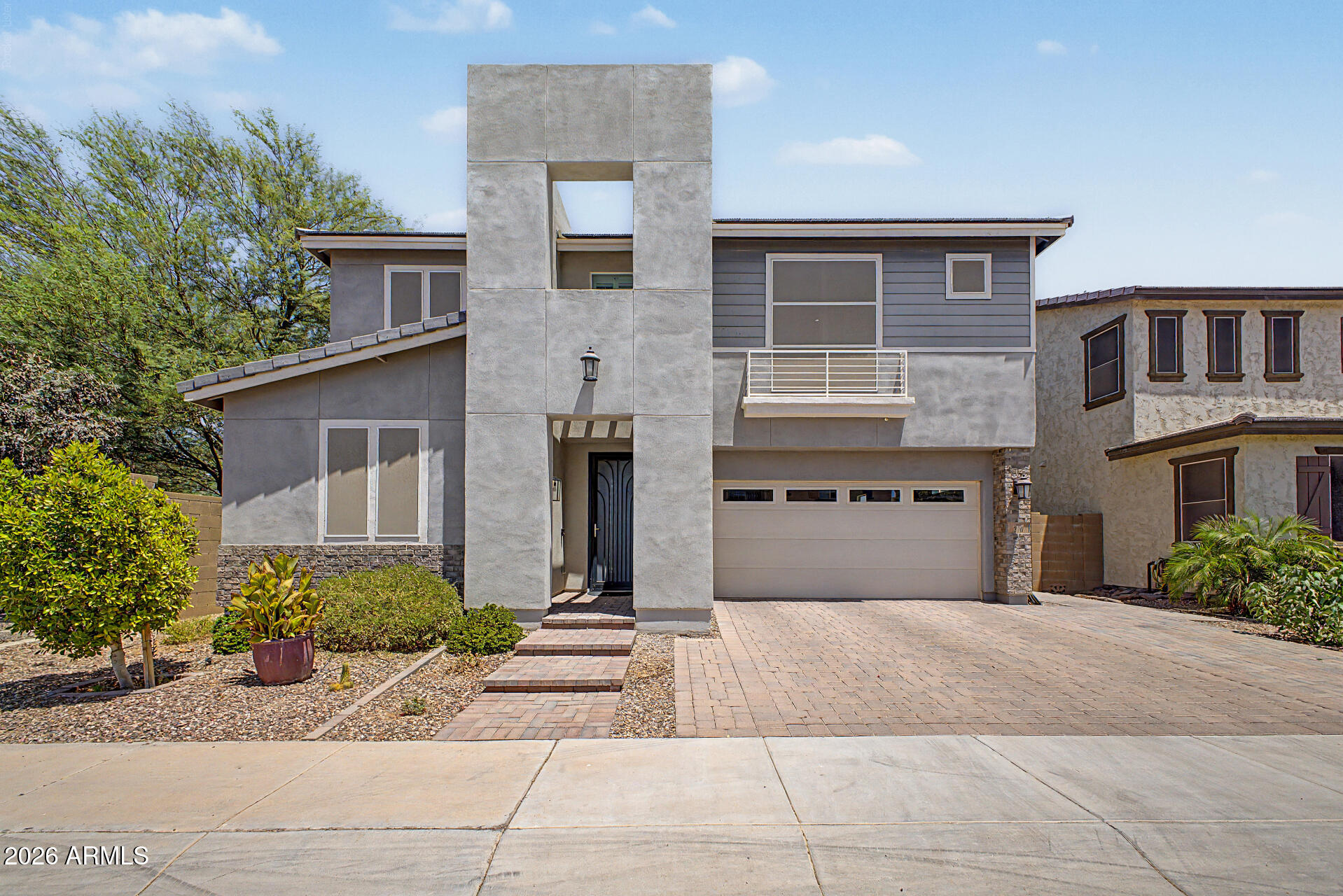 200 E WISTERIA Drive