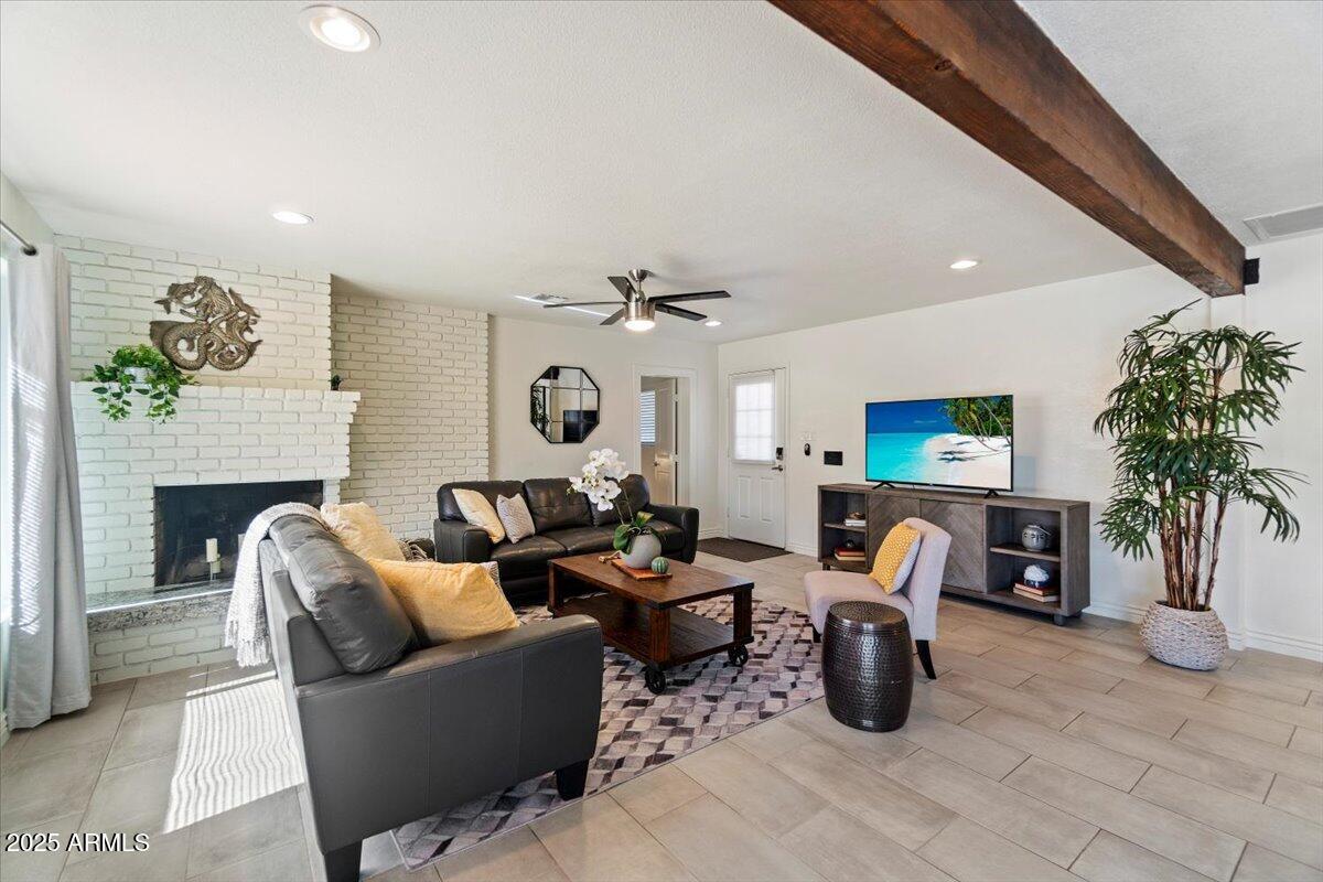 8209 E HEATHERBRAE Avenue