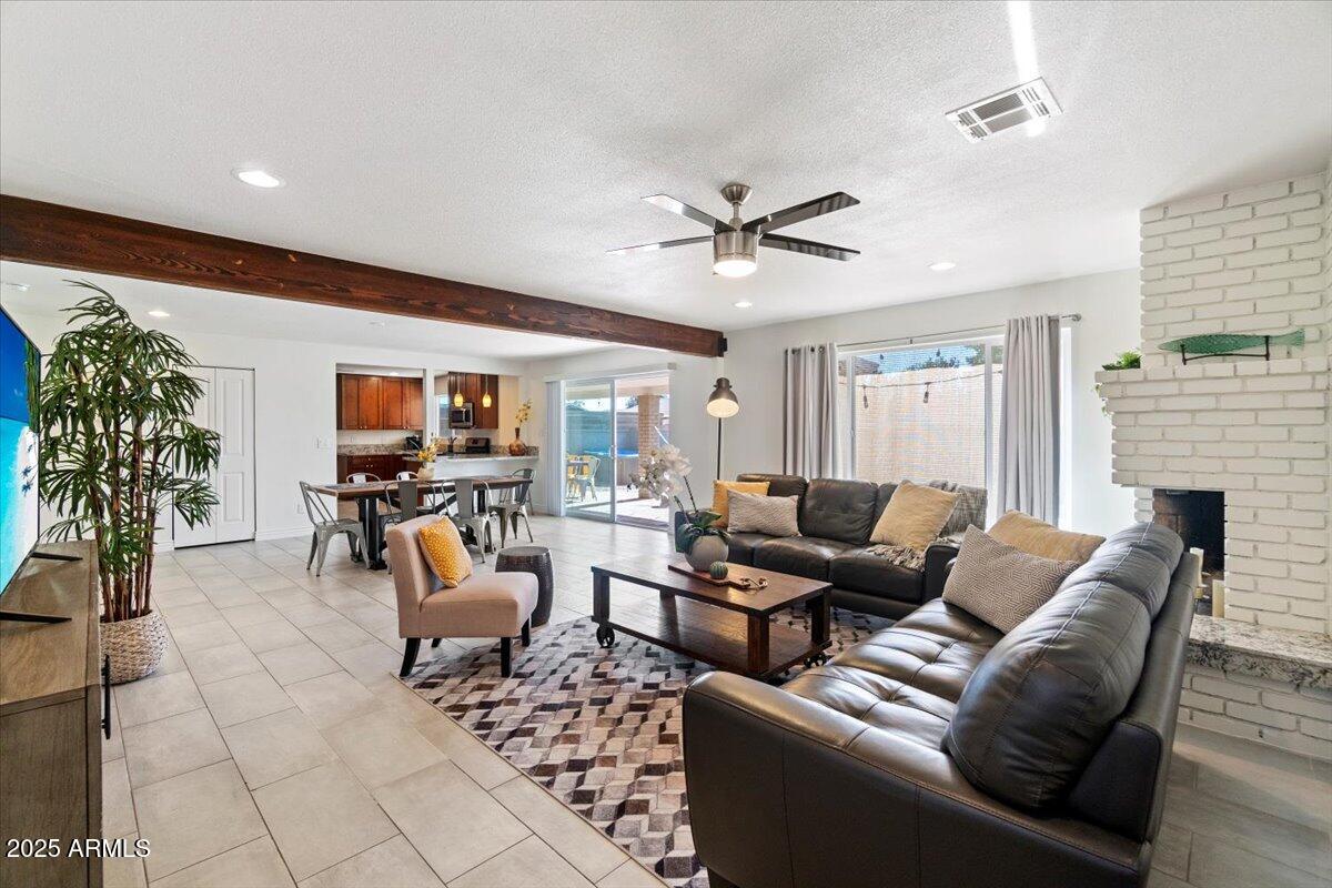 8209 E HEATHERBRAE Avenue