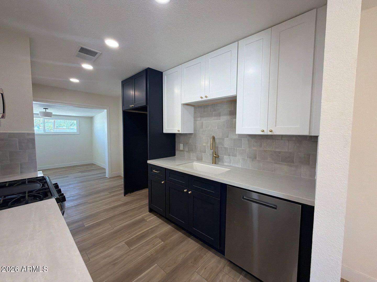 845 N LAS PALMAS Drive