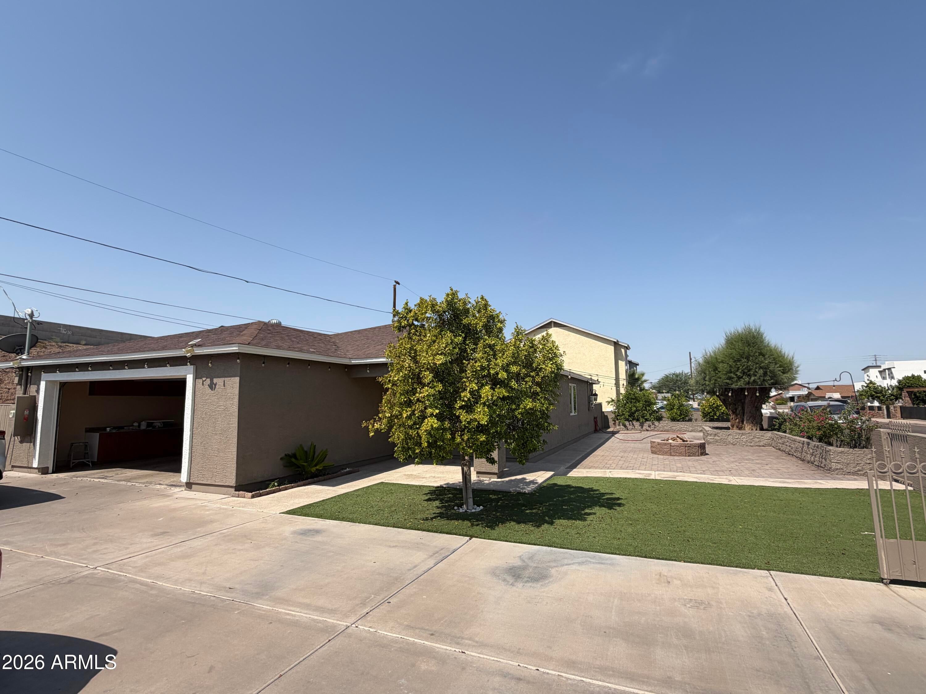 1309 W Apache Street