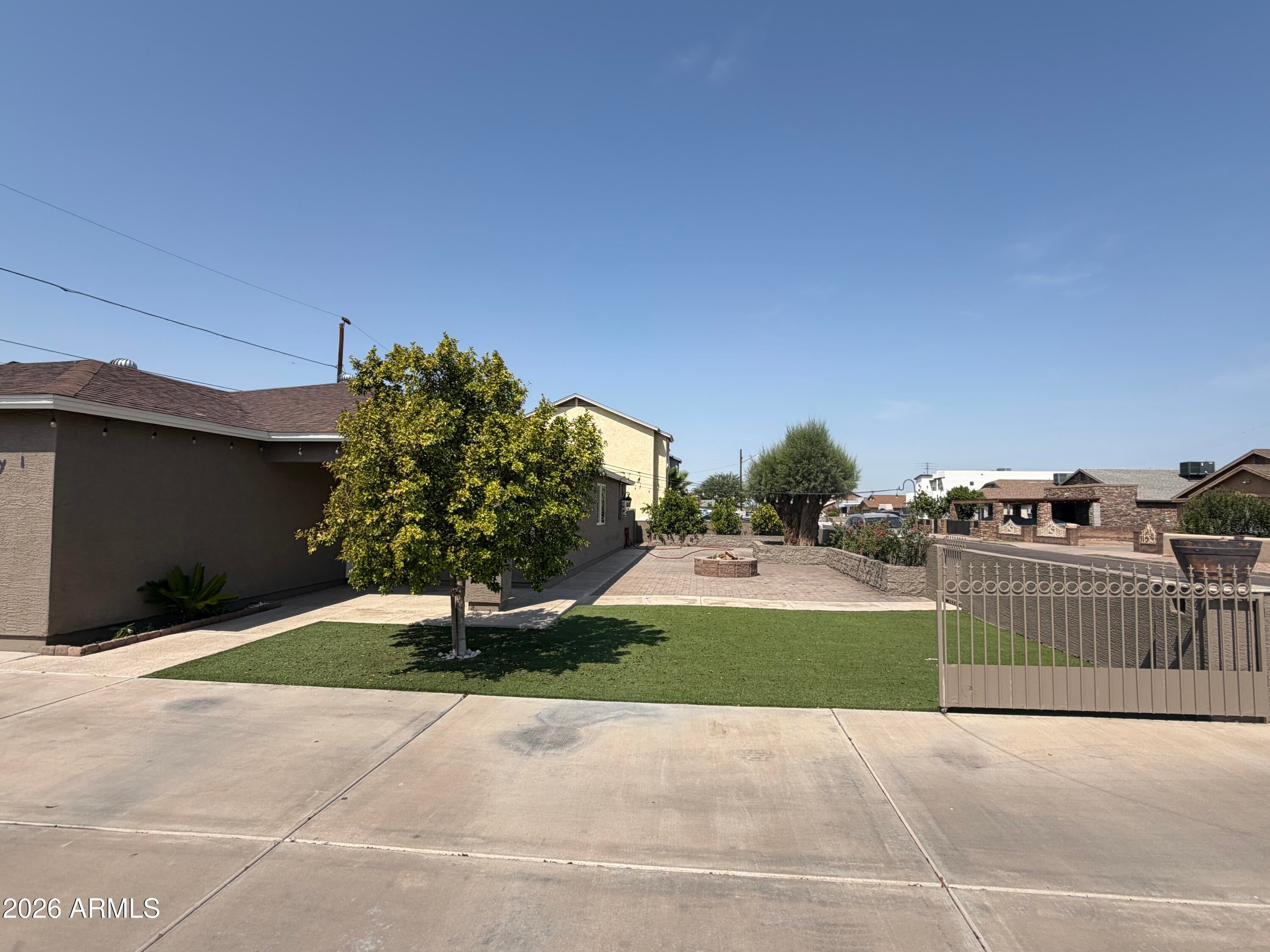1309 W Apache Street