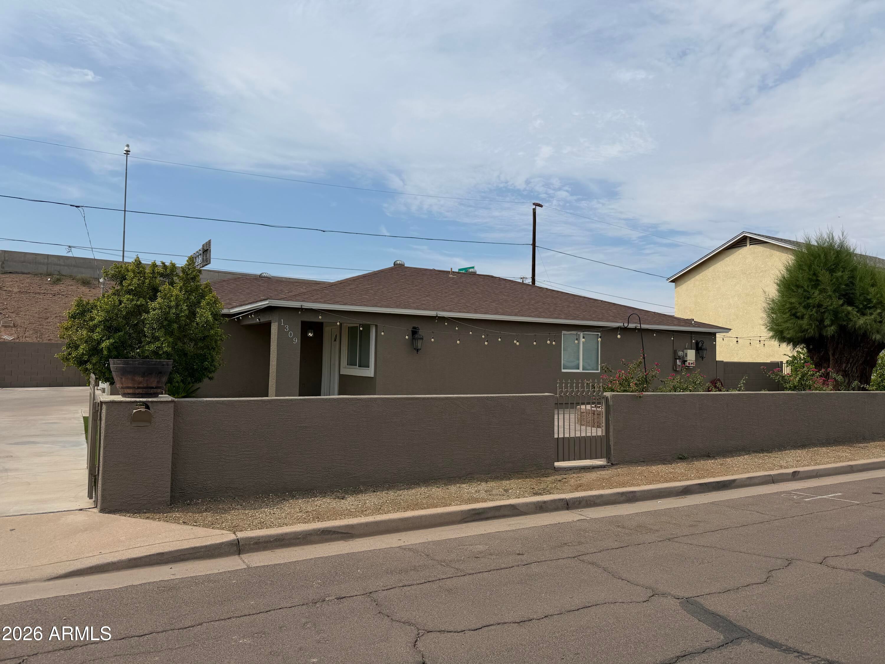 1309 W Apache Street