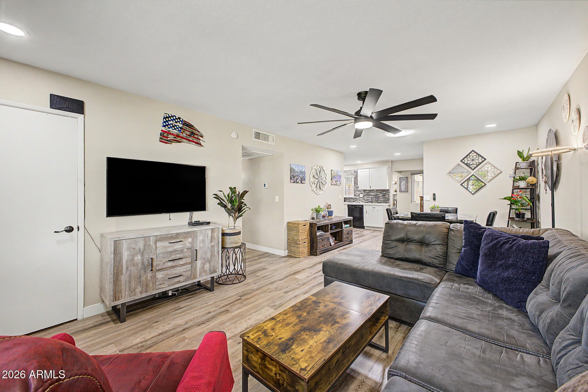 11005 W SANTA FE Drive