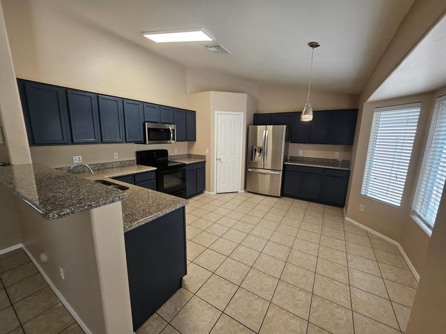 2863 E Oakland Court