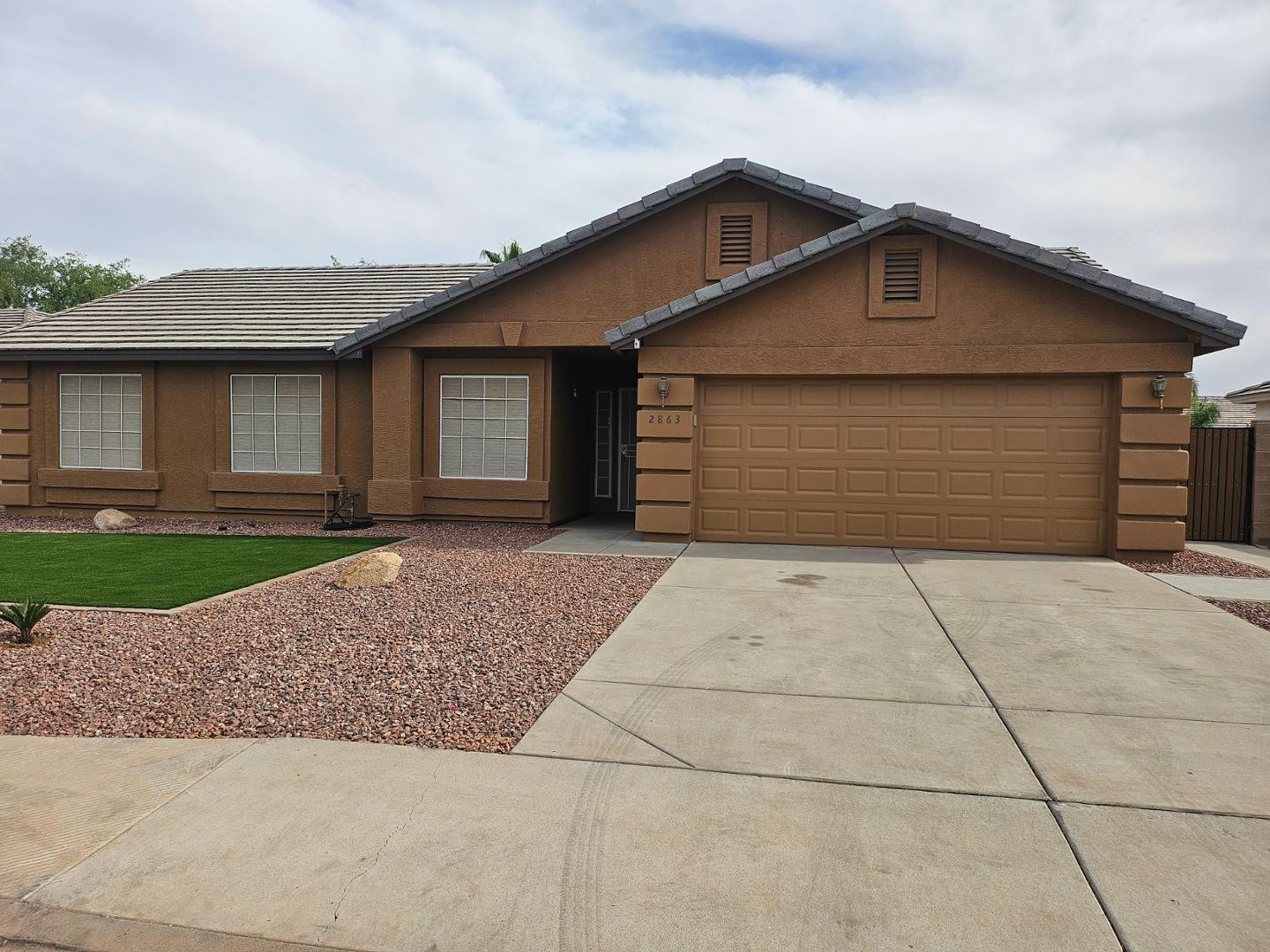 2863 E Oakland Court