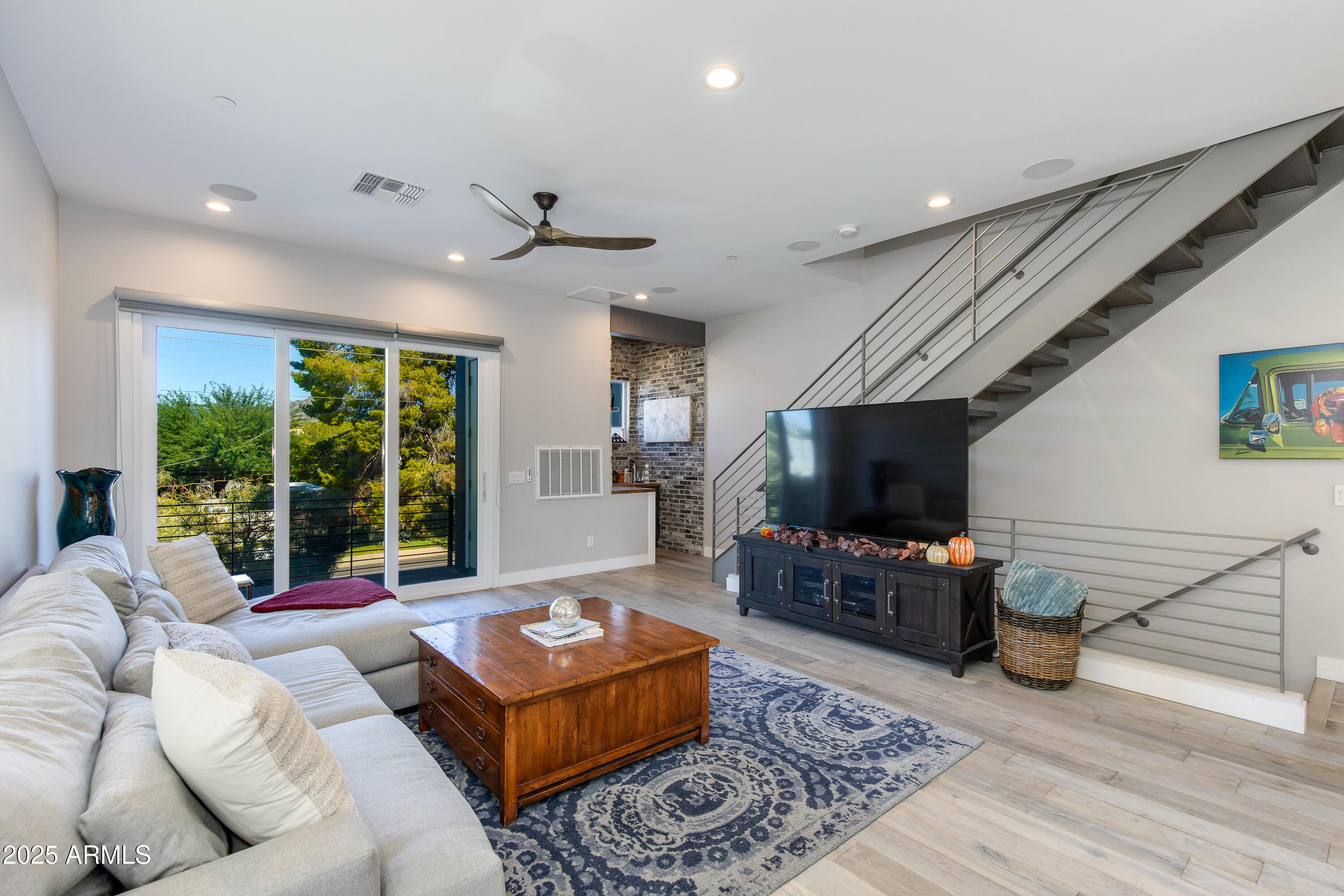 4444 N 25TH Street 11