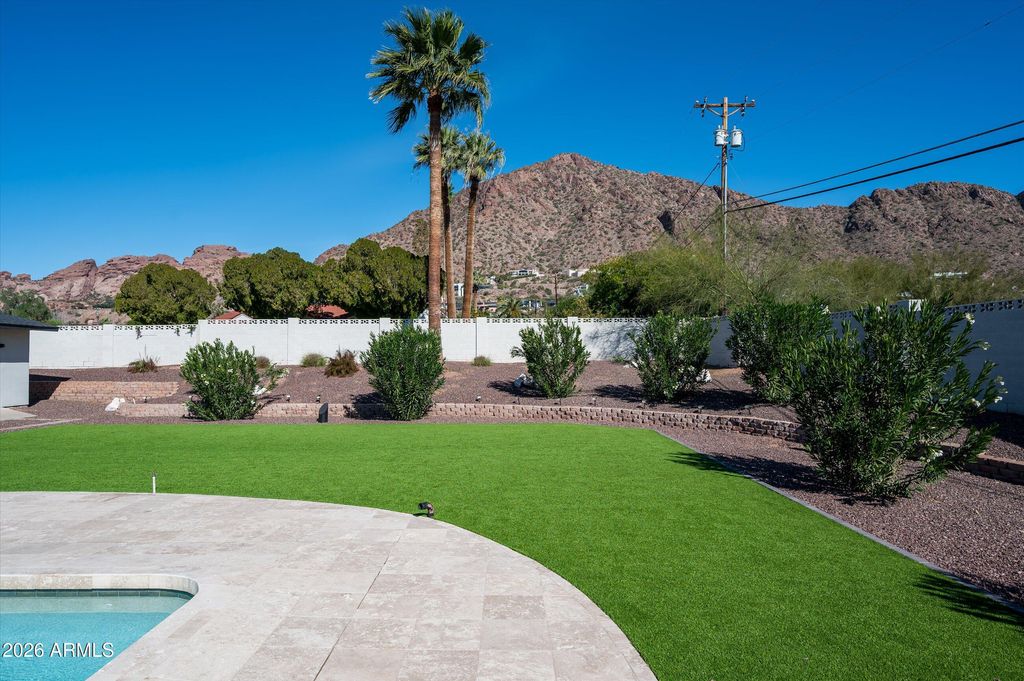 Photo of 4545 N Royal View Drive #8, Phoenix, AZ 85018 (MLS # 6994043)