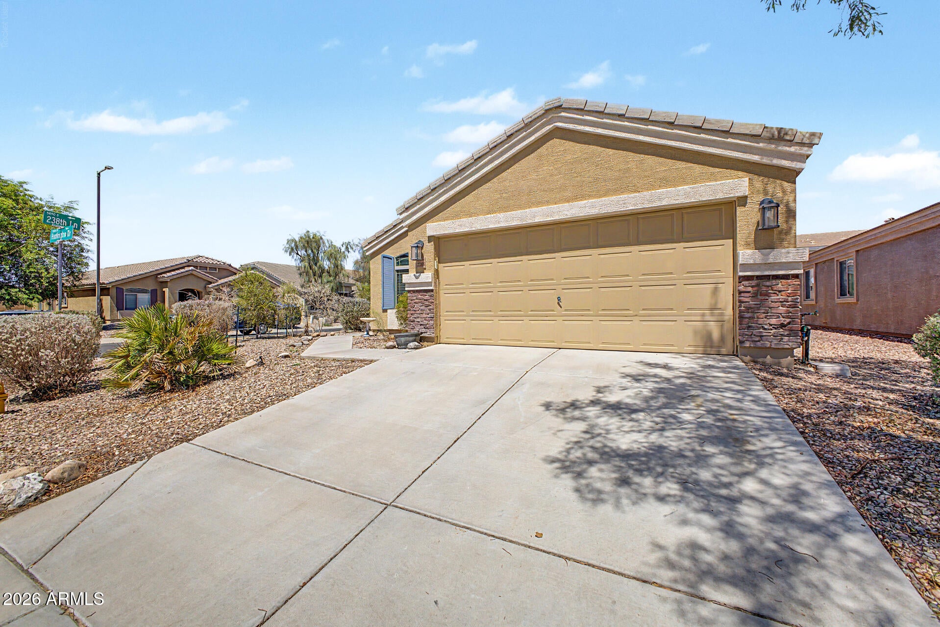 23866 W HUNTINGTON Drive