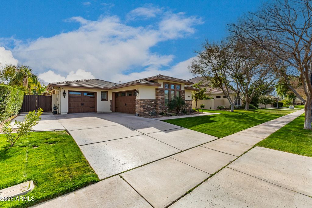 Photo of 3093 E Comstock Drive, Gilbert, AZ 85296 (MLS # 6988929)